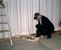 She appears interested / Zij is ge&iuml;nteresseerd